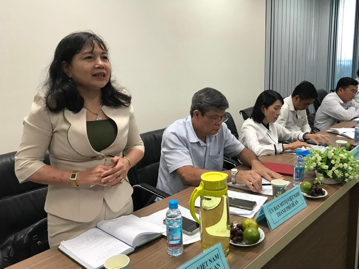 Các đại biểu Trung ương và tỉnh Bình Dương chia sẻ, đóng góp ý tại buổi làm việc.
