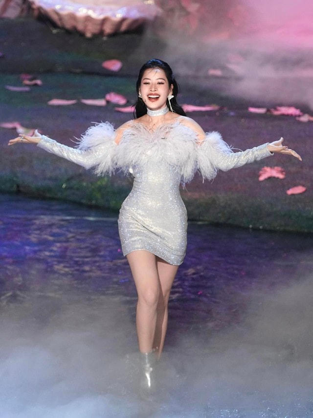 Chi Pu giành vị trí cao ở tập đầu tiên, được chọn làm đội trưởng trong tập 3 show "Đạp gió".