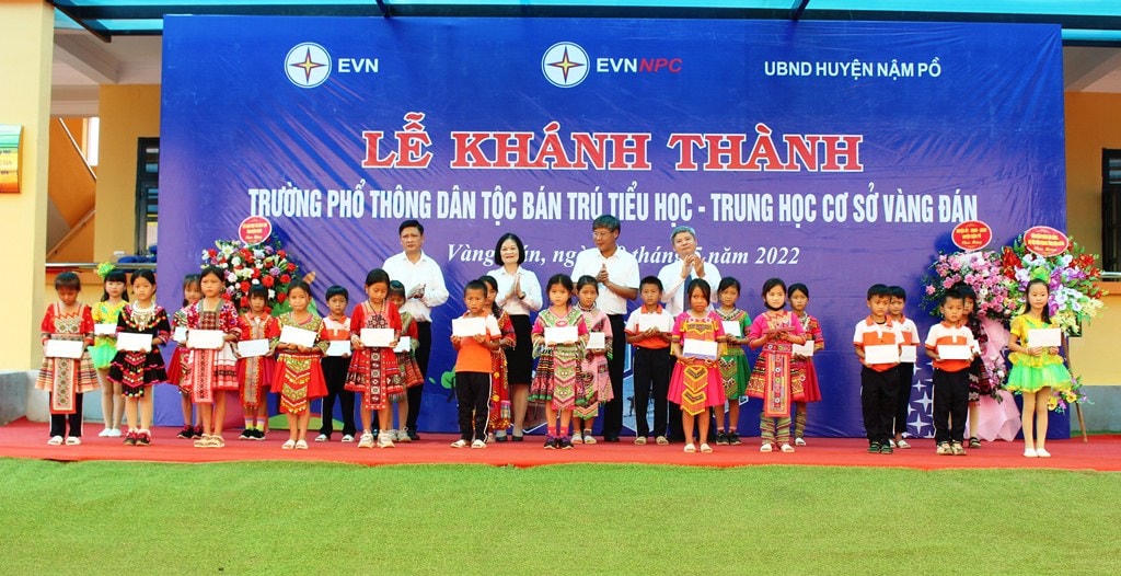 Khánh thành và trao tặng công trình Trường Phổ thông Dân tộc bán trú Tiểu học – Trung học cơ sở xã Vàng Đán