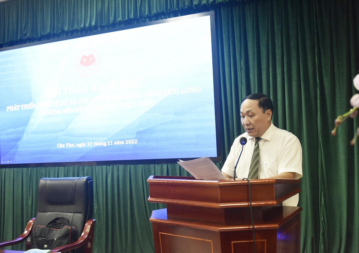 TS. Nguyễn Văn Dũng thông tin tại Hội thảo. 