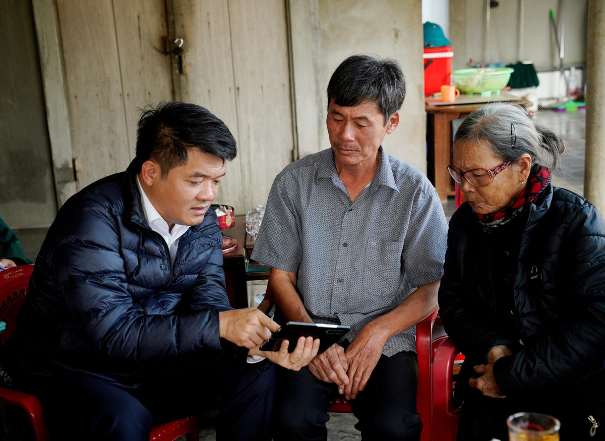 Bức ảnh ghi địa chỉ, thông tin trên cuốn sổ đã tiếp thêm hy vọng cho gia đình liệt sĩ Cao Văn Tuất.