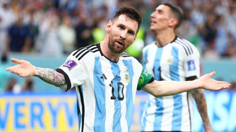 Messi nắm giữ đồng thời hai kỷ lục là cầu thủ trẻ nhất và già nhất cùng ghi bàn và kiến tạo trong một trận đấu ở World Cup (ảnh: Sky Sports).