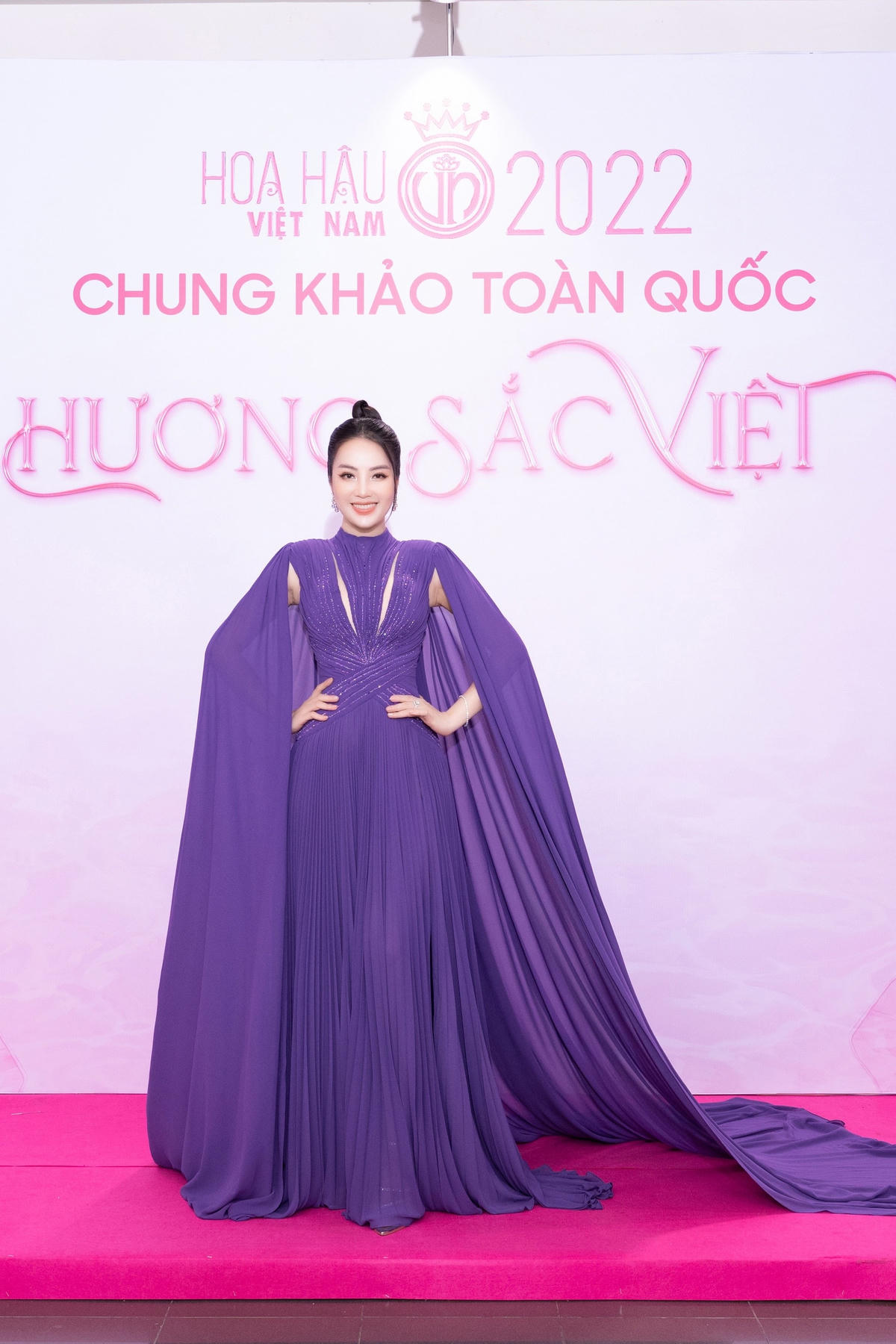 Á  hậu Thụy Vân vẫn khiến nhiều người vẫn trầm trồ vì vóc dáng thon gọn cùng vẻ ngoài ngày càng mặn mà sau 14 năm đăng quang.