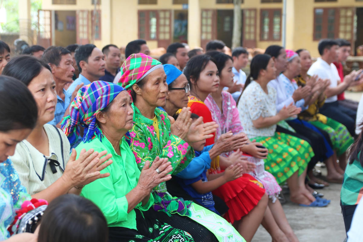 Đông đảo bà con nhân dân thôn Tân An đến dự buổi lễ.
