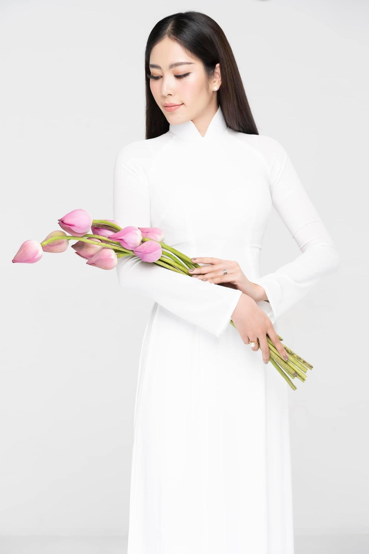 Tham dự Miss World Vietnam 2022, Nam Em vốn đã trang bị cho mình một bề dày kinh nghiệm tham dự các cuộc thi sắc đẹp.