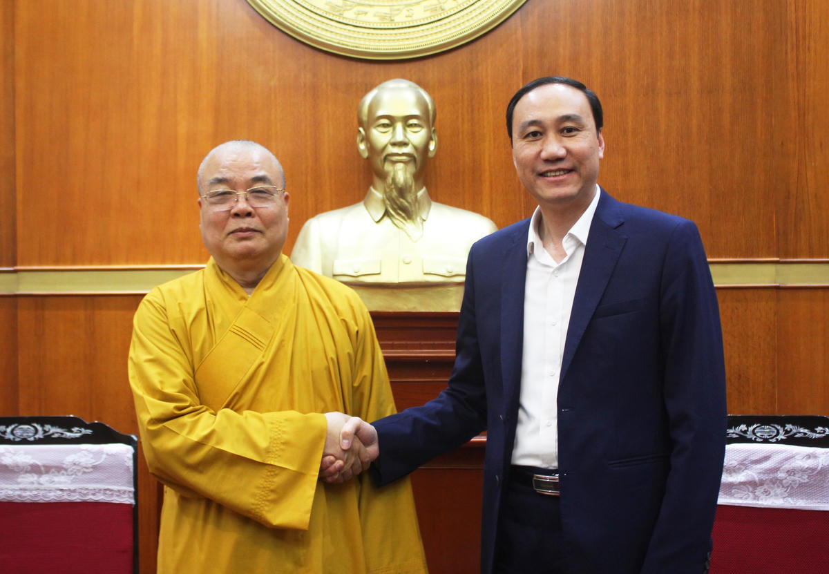Phó Chủ tịch Phùng Khánh Tài tiếp đoàn đại biểu Trung ương Giáo hội Phật giáo Việt Nam.