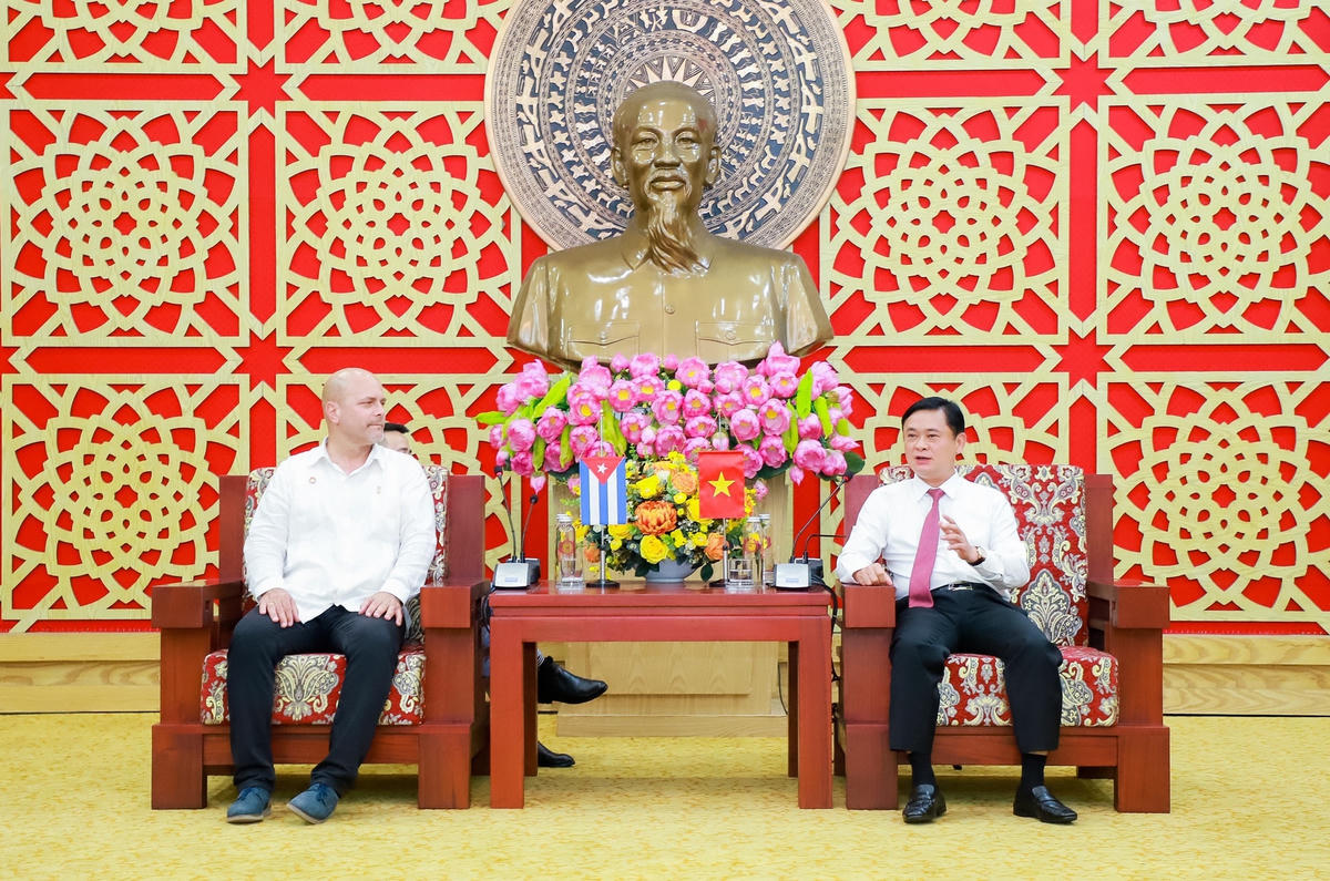 Chủ tịch Uỷ ban Bảo vệ Cách mạng Cuba ông Gerardo Hernandez Nordelo đến chào xã giao lãnh đạo tỉnh Nghệ An.