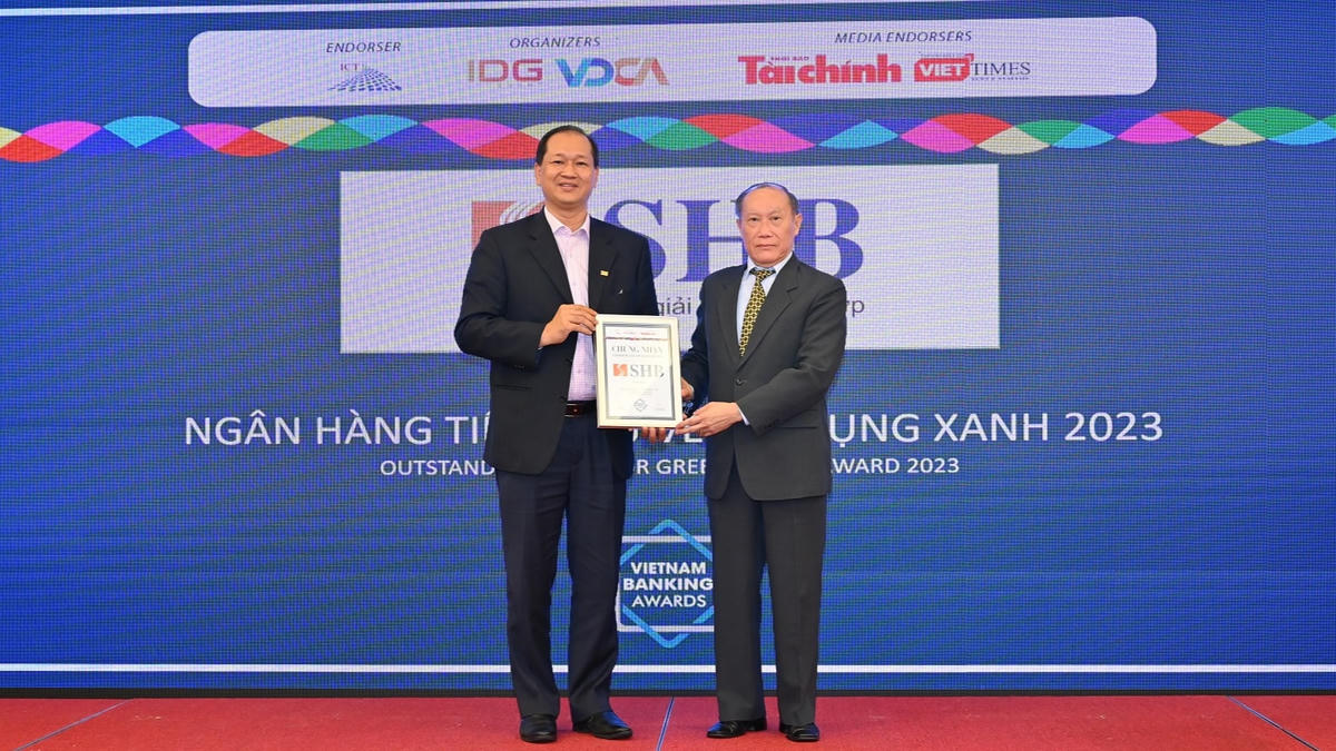 Giải thưởng “Ngân hàng Tiêu biểu về Tín dụng Xanh năm 2022” một lần nữa khẳng định SHB là một trong những ngân hàng hàng đầu trong việc thúc đẩy tín dụng vào các lĩnh vực xanh, góp phần vì sự phát triển bền vững của đất nước.