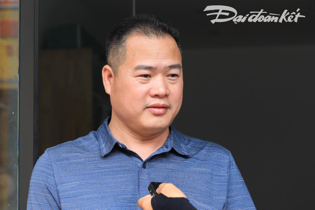 Anh Dũng, một người dân tại phố Trần Bình chứng kiến đám cháy thông tin: Đám cháy to tới mức tôi đứng cách xa chừng 50 m mà mặt thấy rát, biển hiệu treo trước cửa nhà cũng rụng luôn vì quá nóng. Với ngọn lửa bùng to như thế, cứu hỏa thông thường không thể làm được gì. Vì cửa hàng bị cháy ở mặt đường nên lửa lan rộng rất nhanh". 