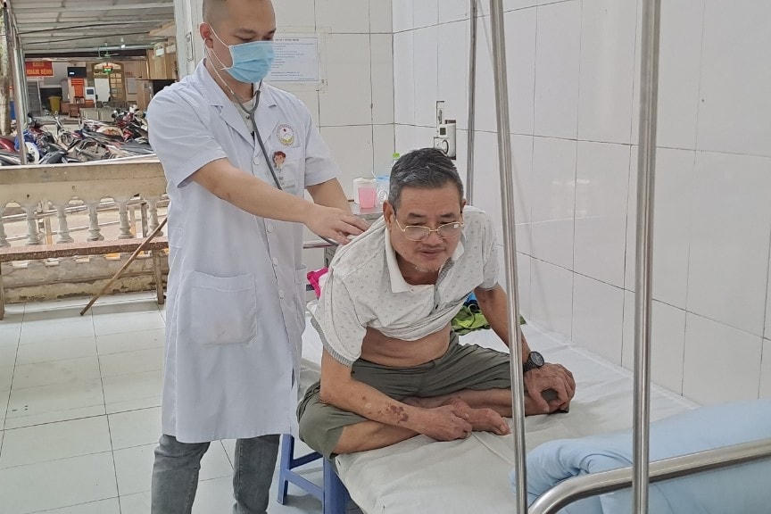 Công tác khám, chữa bệnh, điều trị cho bệnh nhân, người dân luôn được các y, bác sĩ TTYT Lương Sơn tận tâm phục vụ.