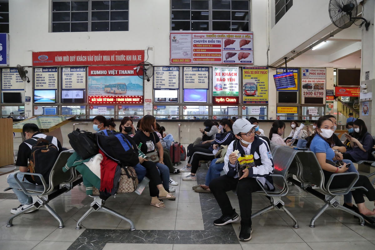 Dịp nghỉ lễ 30-4 và 1-5 năm nay trùng với ngày nghỉ Giỗ Tổ Hùng Vương 10-3 Âm lịch (ngày 29/4) nên người lao động trên cả nước được nghỉ lễ kéo dài 5 ngày, bắt đầu từ ngày 29/4/2023 đến hết ngày 3/5/2023.