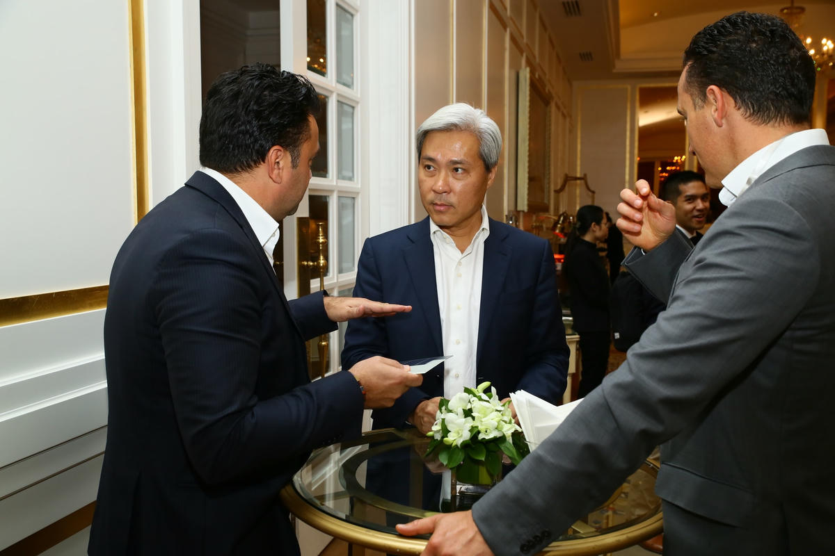 Doanh nhân người Việt ở nước ngoài có vai trò không nhỏ trong việc đưa hàng Việt ra thị trường thế giới.