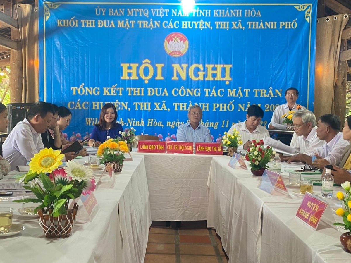Quang cảnh hội nghị, tổng kết khối Mặt trận các huyện, thị xã, thành phố năm 2022.