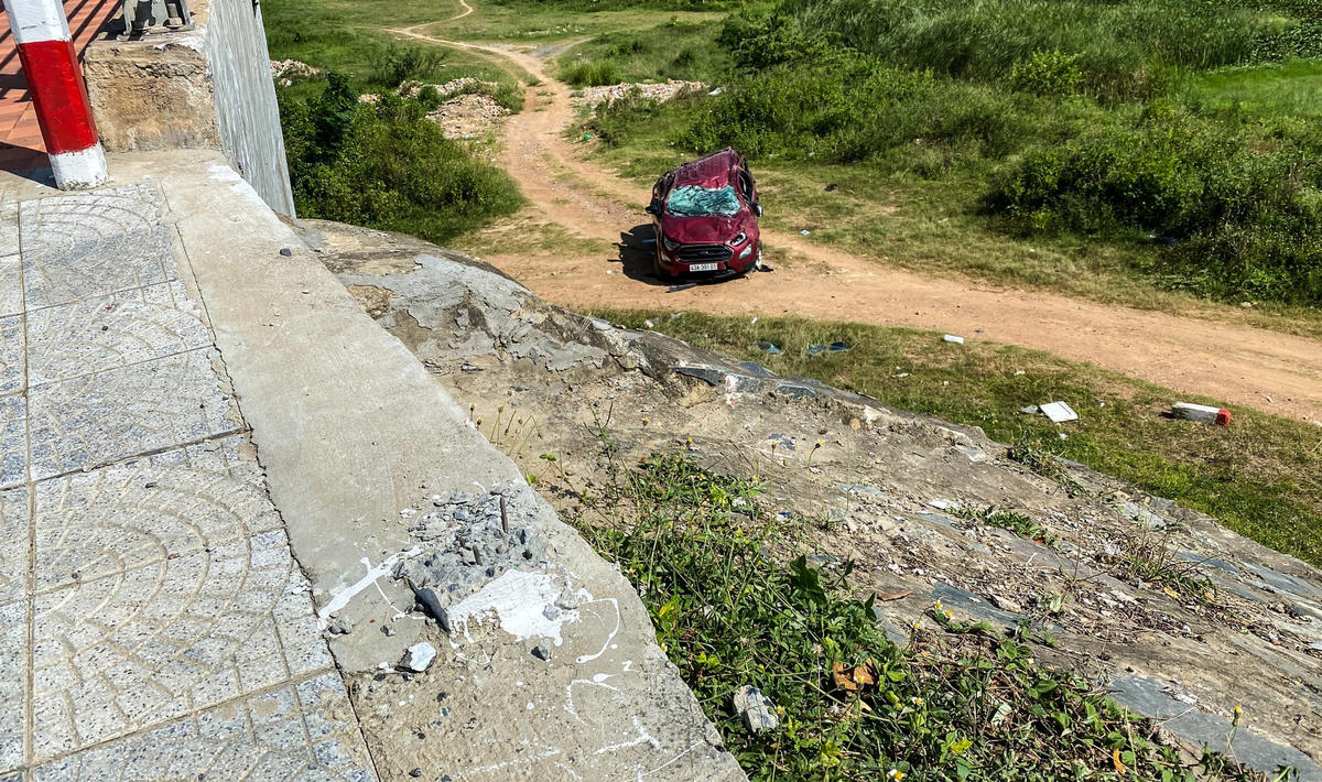 Đà Nẵng: Ô tô rơi xuống chân cầu, 2 mẹ con thương tích 