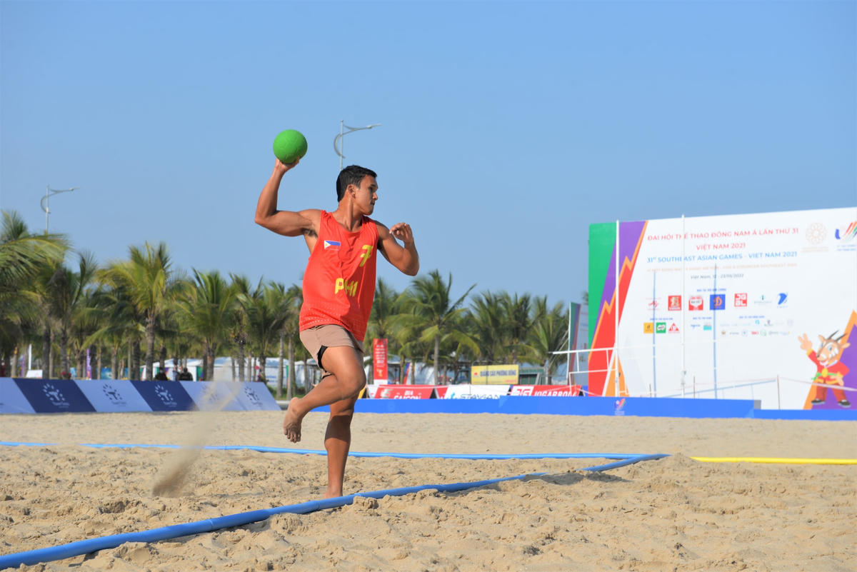 SEA Games 31: Các đội tuyển hăng say tập luyện trước 'giờ G' thi đấu môn bóng ném bãi biển