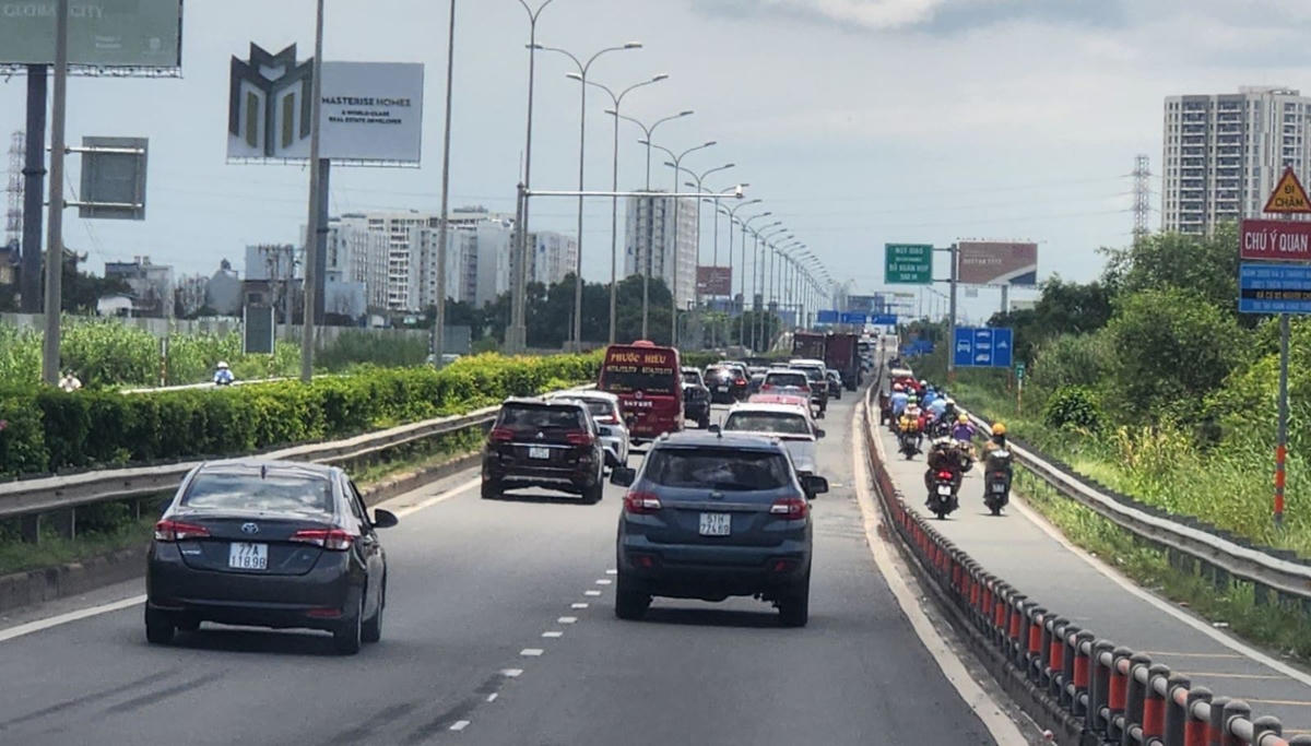 Đoạn đầu đường dẫn cao tốc.