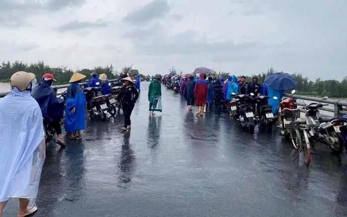 Huy động lực lượng tìm kiếm bé trai bị mất tích.