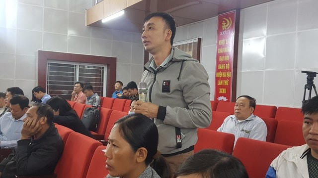 Công nhân phản ánh những vấn đề liên quan tới đời sống, việc làm, quyền lợi của mình tại một cuộc đối thoại với chính quyền, các cơ quan liên quan ở tỉnh Nam Định.