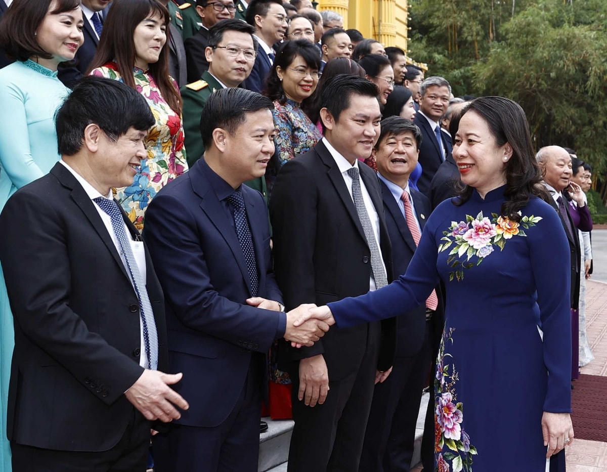 Quyền Chủ tịch nước Võ Thị Ánh Xuân gặp mặt các thầy thuốc, cán bộ ngành y tế. Ảnh: V.Dũng/VOV.