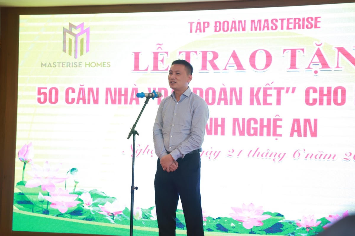 Ông Trần Quốc Hoài, Phó Tổng Giám đốc Tập đoàn Masterise đại diện Nhà tài trợ tại buổi trao tặng nhà Đại đoàn kết.
