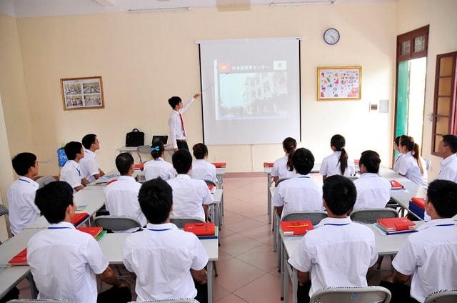 Đào tạo nghề và trang bị kỹ năng mềm cho người lao động.