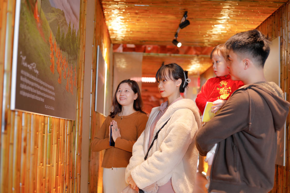 [Ảnh] Quảng Ninh: Tranh thủ thời tiết đẹp người dân nô nức đi lễ chùa đầu năm