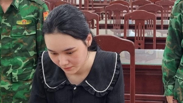 Vũ Thị Thu Hà tại cơ quan chức năng. Ảnh: BĐBP.