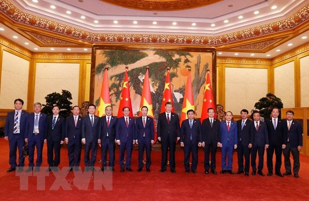 Chủ tịch nước Võ Văn Thưởng và Tổng Bí thư, Chủ tịch Trung Quốc Tập Cận Bình với các đại biểu hai nước. (Ảnh: Thống Nhất/TTXVN).