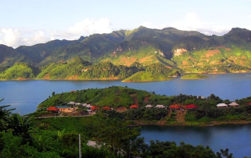 Cuộc sống của bà con vùng khó ngày một khởi sắc.