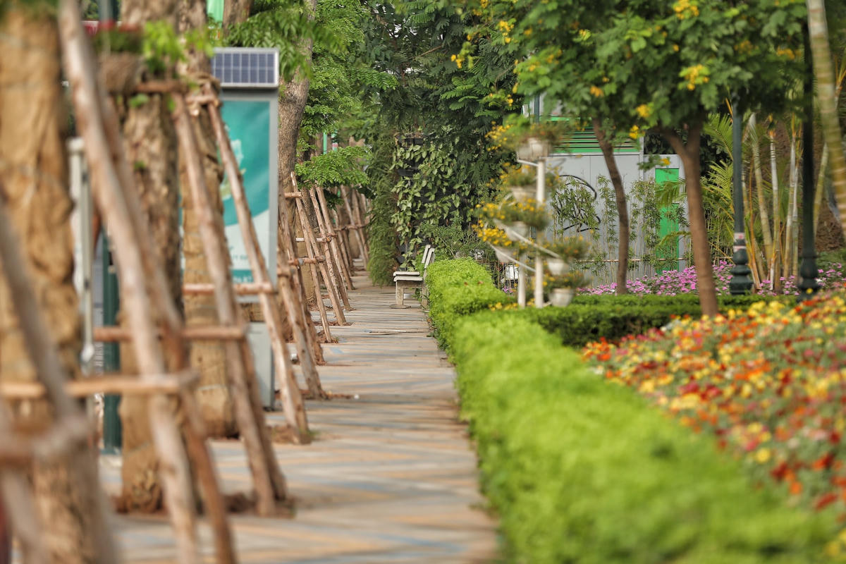 Mới đây UBND phường Nhật Tân đã có đề xuất UBND quận Tây Hồ cho phép thí điểm thuê vỉa hè để kinh doanh trên 2 tuyến phố Trịnh Công Sơn và Vũ Tuấn Chiêu. 