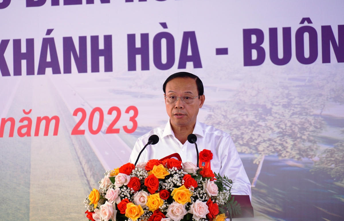 Chủ tịch UBND tỉnh Bà Rịa-Vũng Tàu Nguyễn Văn Thọ phát biểu tại lễ khởi công. Ảnh: Mạnh Thìn.