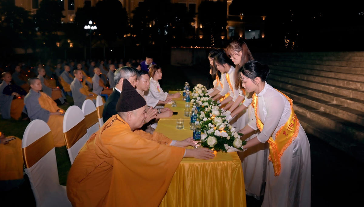 Hàng trăm tăng, ni sinh tham gia đại lễ Vu lan báo hiếu
