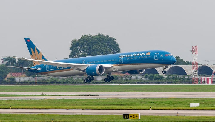 22-chiec-boeing-787-10-thu-5-cua-vietnam-airlines-ha-canh-tai-san-bay-noi-baijpg-15274213.jpg