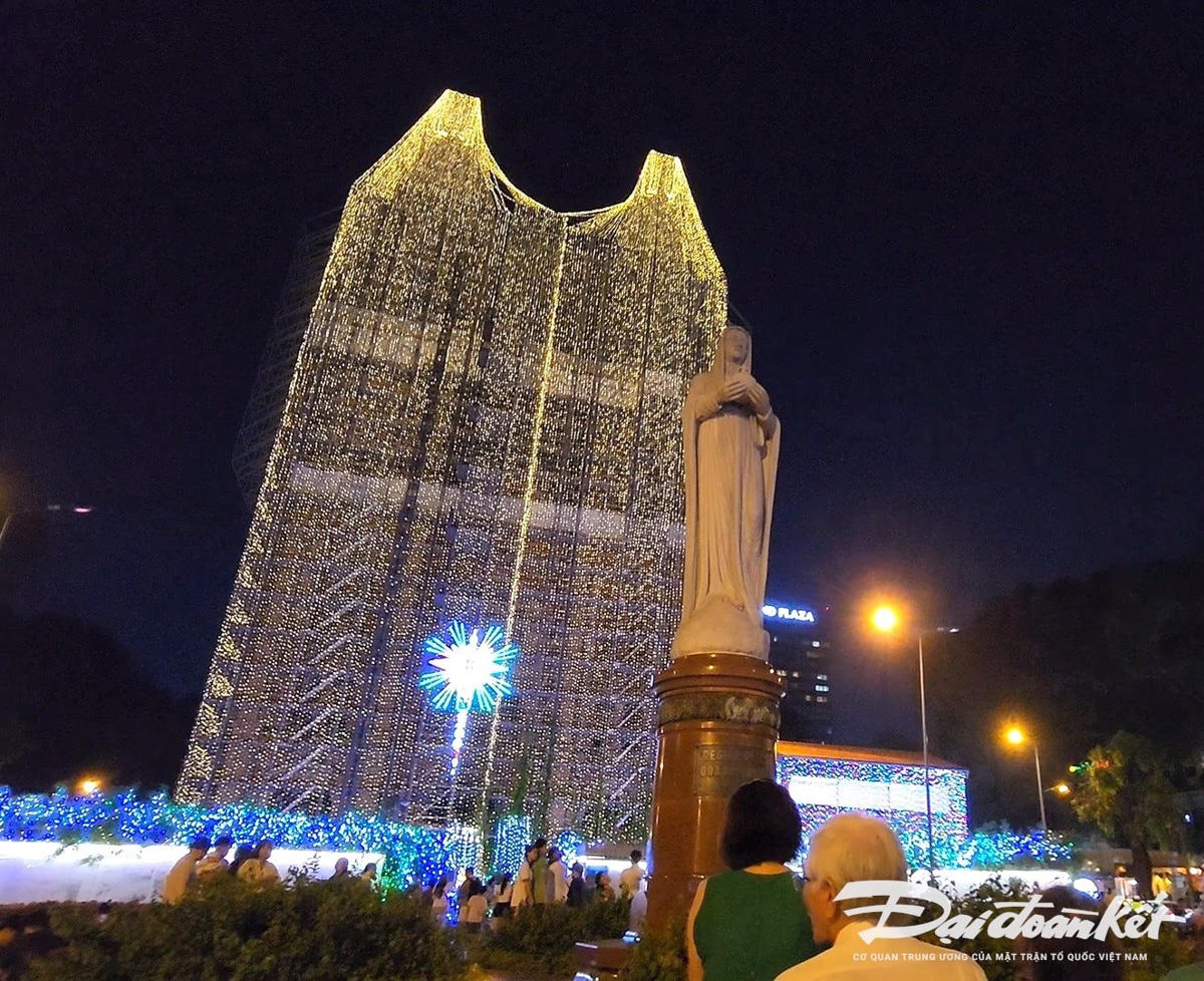 W_nha-tho-duc-ba.jpg