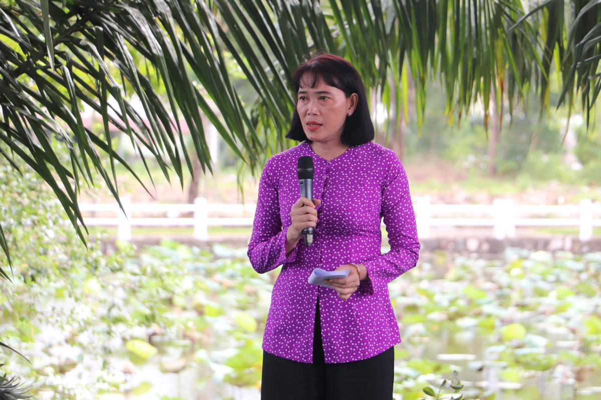 Bà Hồ Thu Ánh phát biểu tại buổi họp báo.