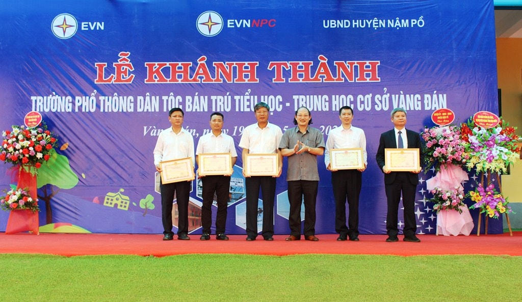 Khánh thành và trao tặng công trình Trường Phổ thông Dân tộc bán trú Tiểu học – Trung học cơ sở xã Vàng Đán