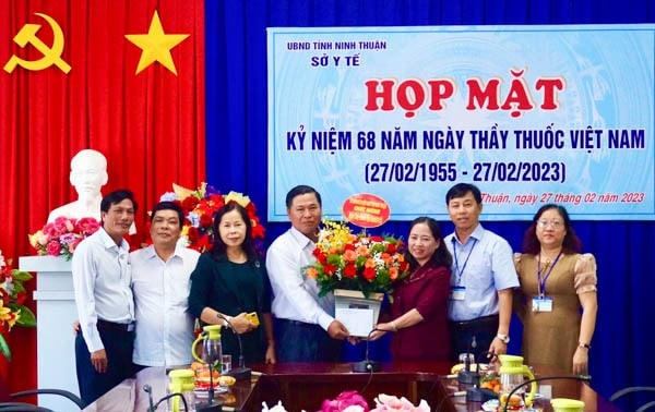  Ủy ban MTTQ Việt Nam tỉnh Ninh Thuận thăm chúc mừng Sở Y tế nhân ngày thầy thuốc Việt Nam 27/2.
