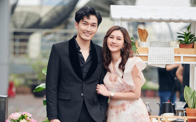 Sau 5 năm gắn bó, Hương Giang - Đình Tú chính thức chia tay. 