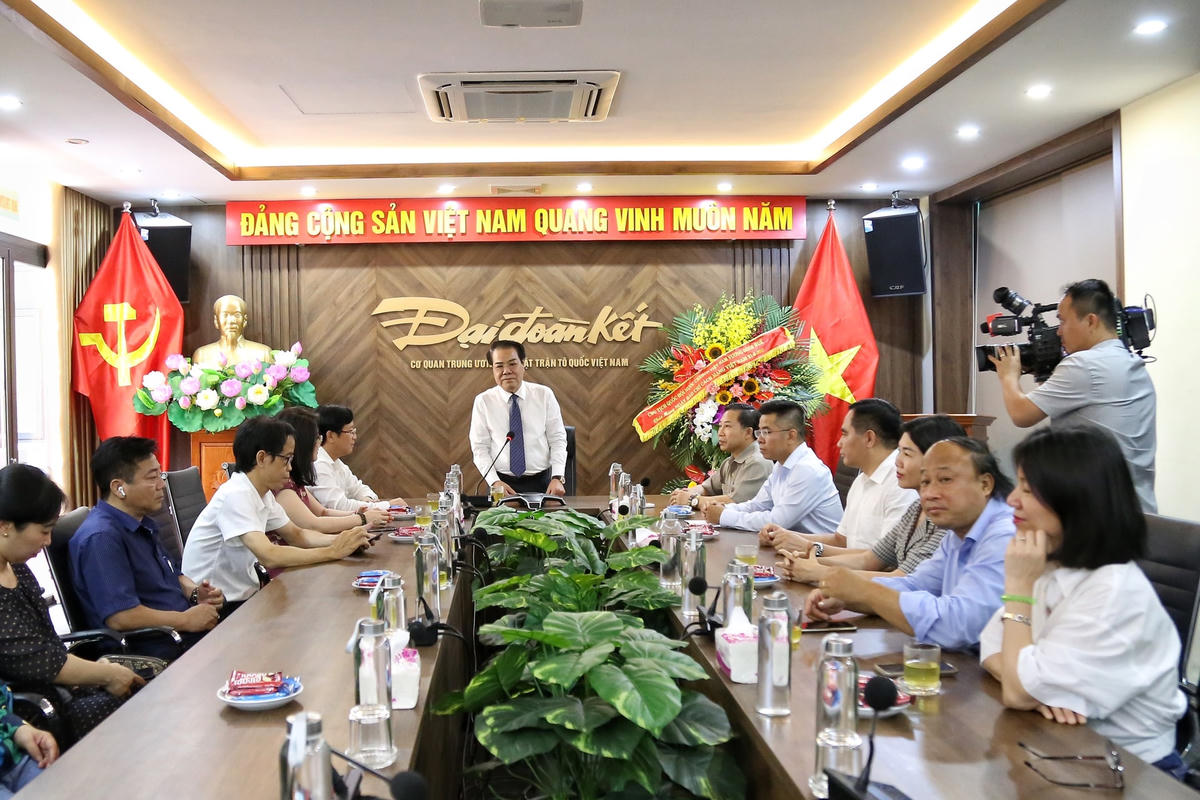 Chiều ngày 16/6, đoàn công tác của Ủy ban Thường vụ Quốc hội do ông Dương Thanh Bình, Ủy viên Trung ương Đảng, Ủy viên Đảng đoàn Quốc hội, Ủy viên Ủy ban Thường vụ Quốc hội, Trưởng ban Dân nguyện thuộc Ủy ban Thường vụ Quốc hội dẫn đầu đoàn đã đến thăm, chúc mừng báo Đại Đoàn Kết - cơ quan trung ương của Mặt trận Tổ quốc Việt Nam nhân kỷ niệm 98 năm Ngày báo chí cách mạng Việt Nam (21/6/1925-21/6/2023).