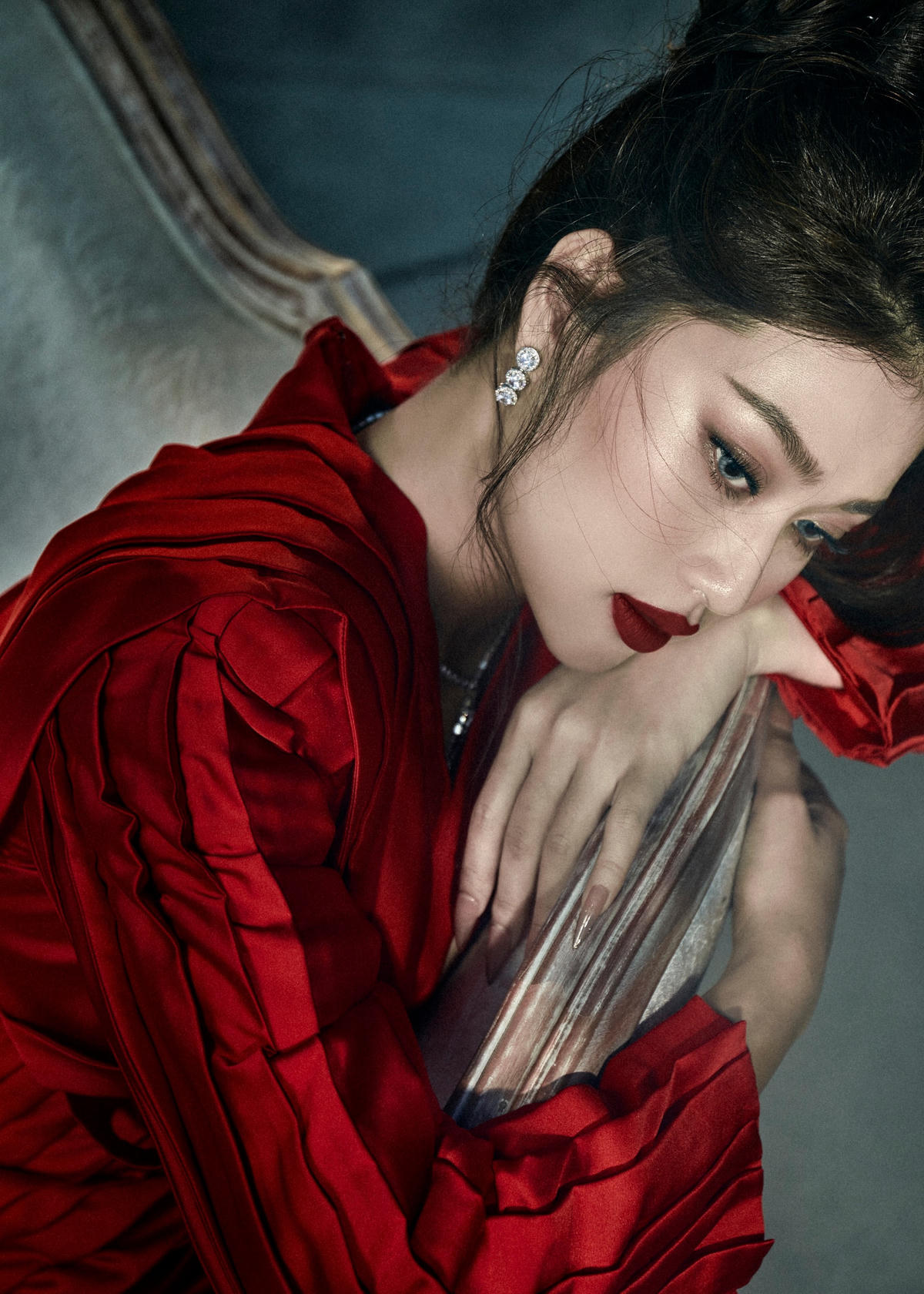 Kỷ niệm 1 năm đăng quang, Thiên Ân trở nên xinh đẹp, quyến rũ nhưng không kém phần trưởng thành khiến người hâm mộ tò mò và mong chờ những dự án tương lai của nàng Hậu.