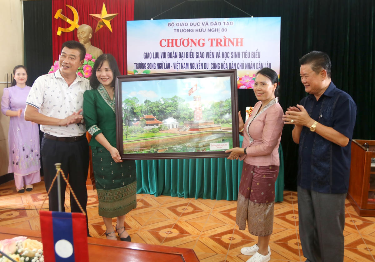 Một số hình ảnh tại buổi gặp.