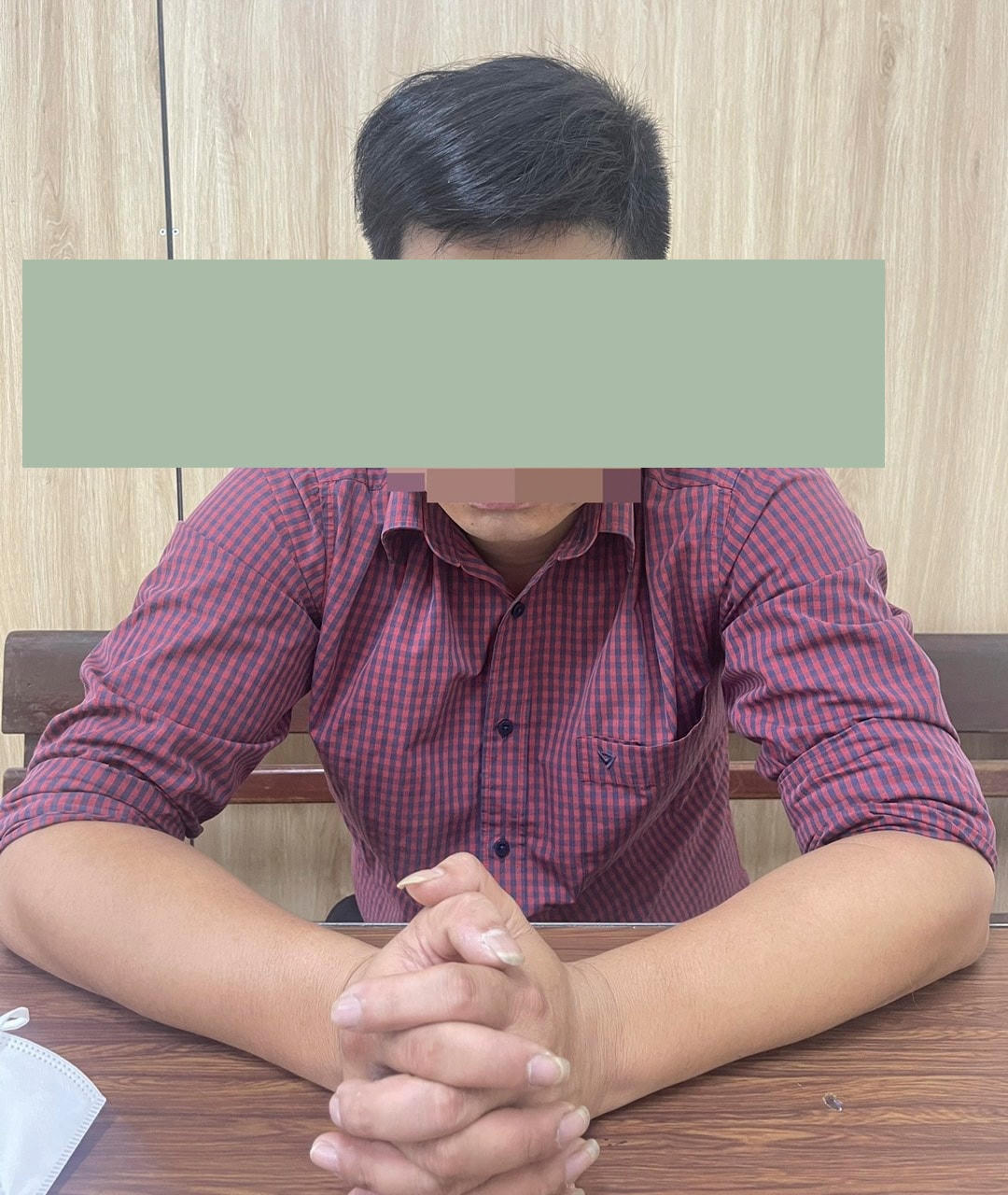 Ông Đ.V.T. tại cơ quan công an.