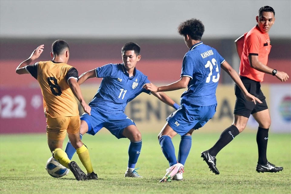 U16 Thái Lan giành ngôi đầu bảng B (Ảnh: FAT).