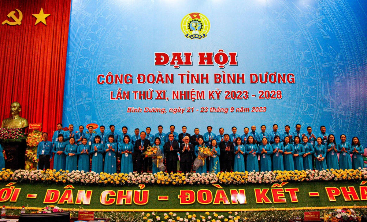 Ban chấp hành LĐLĐ tỉnh Bình Dương khoá mới ra mắt tại đại hội.