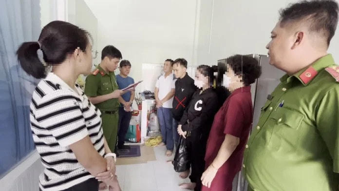 Cơ quan Cảnh sát điều tra Công an tỉnh Quảng Bình khám xét nơi ở của đối tượng Nguyễn Phát Tài.
