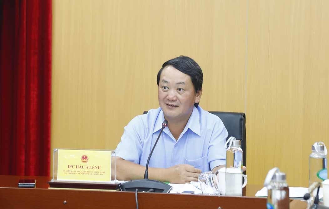 Bộ trưởng, Chủ nhiệm UBDT Hầu A Lềnh chủ trì cuộc họp