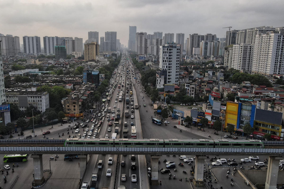 Tương tự, tại tuyến đường Vành đai 3 trên cao cũng xảy ra tình trạng ùn tắc kéo dài.