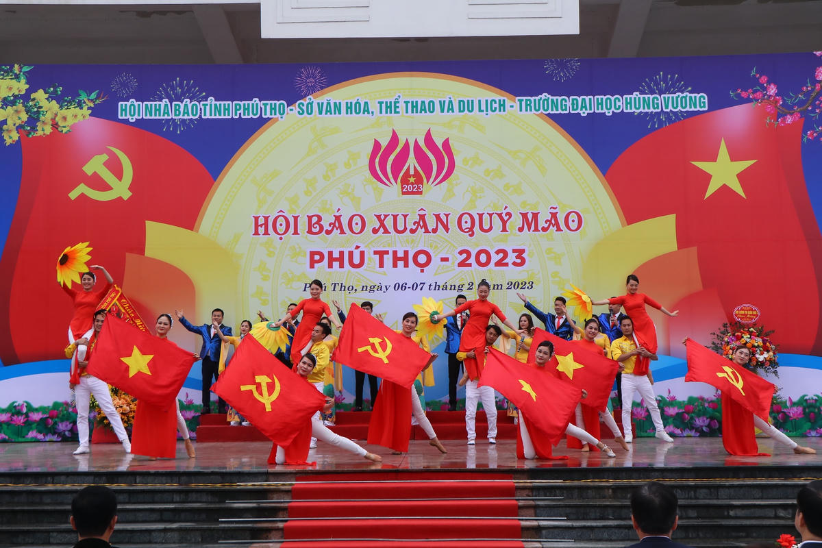 Nhiều tiết mục văn nghệ đặc sắc tại Hội báo xuân