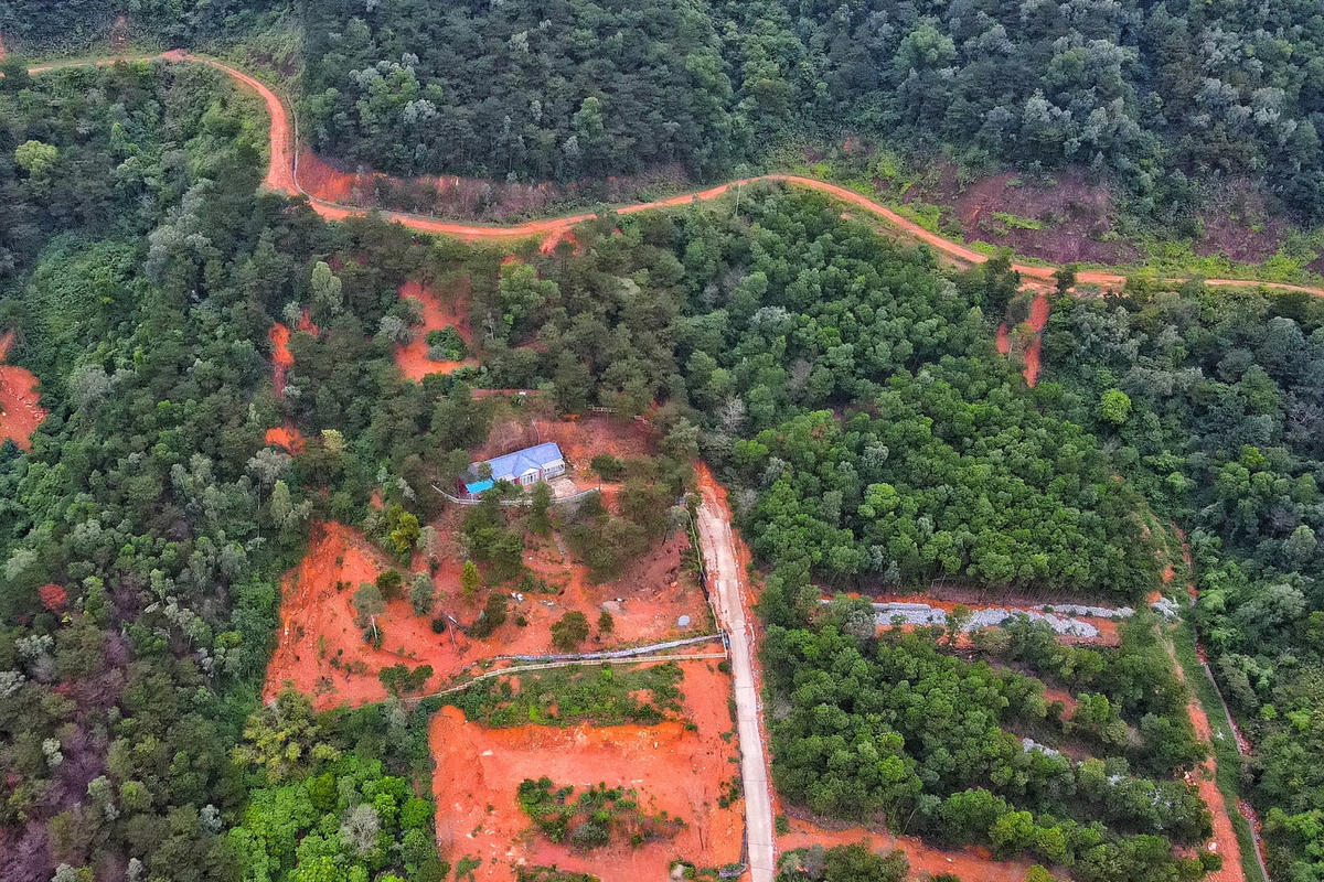 Con đường cứu hỏa nằm trên khu vực hiện trường.