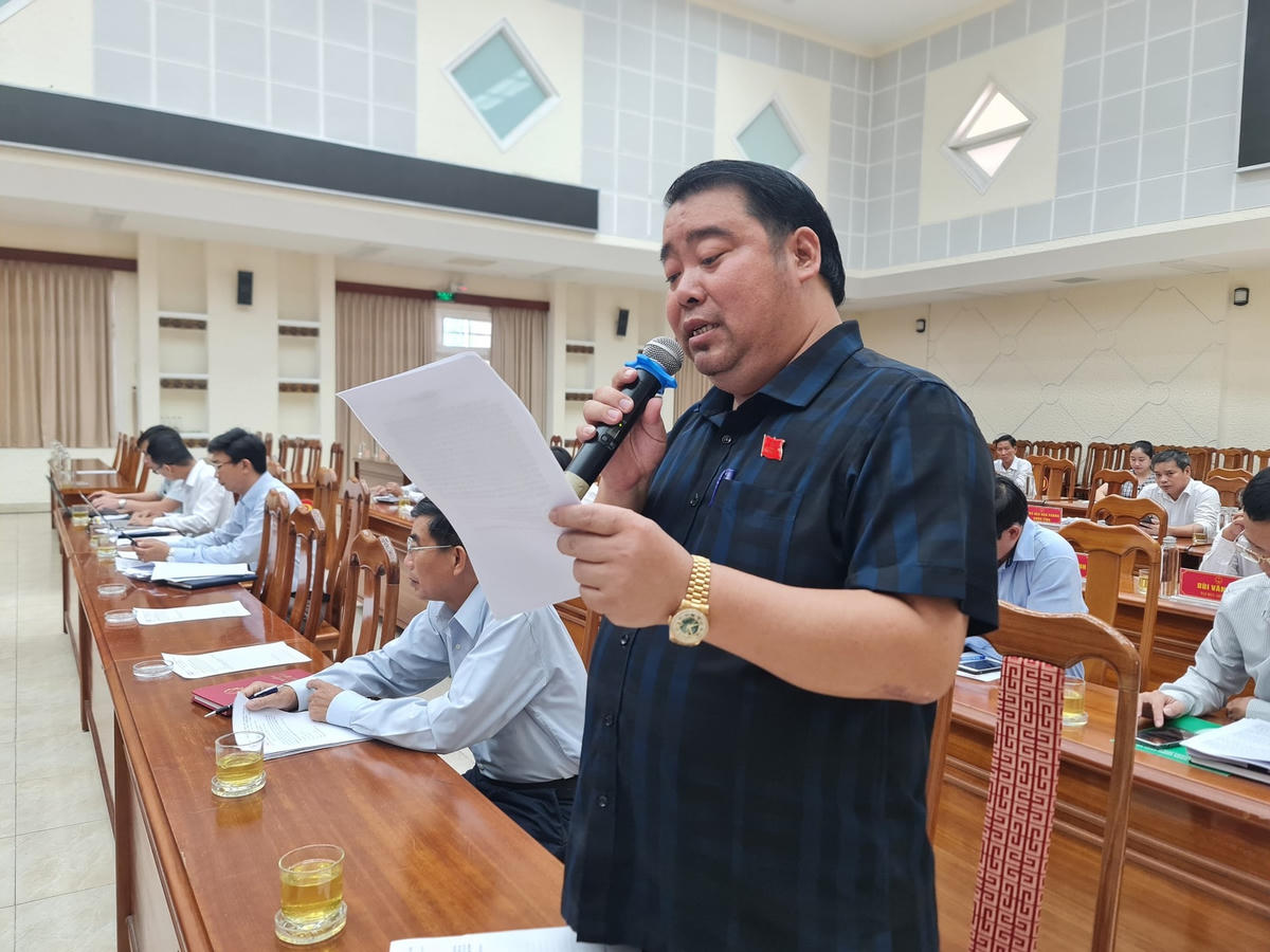 Đại biểu HĐND Nguyễn Viết Dũng đề xuất cần có khung chế tài xử phạt nào đối với việc chậm thực hiện GPMB (Ảnh: T.H).